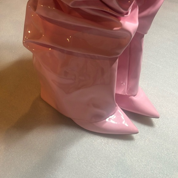 Pink patent ruffle wedge boots. New. Size 10. - Picture 4 of 6